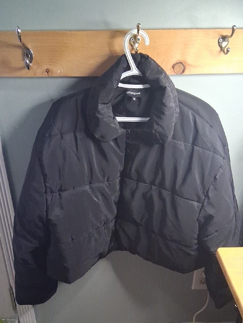 PrettyLittleThing Black Cropped Puffer Jacket
